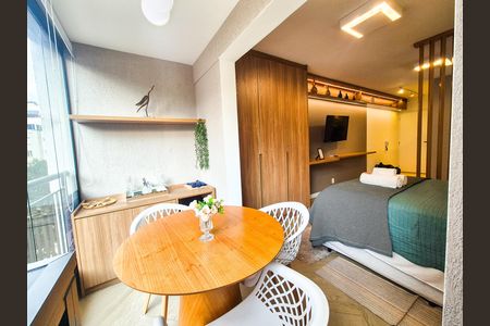 Apartamento à venda com 30m², 1 quarto e sem vaga Apartamento à venda com 30m², 1 quarto e sem vagaSala de Jantar