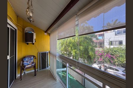 Casa de condomínio à venda com 135m², 3 quartos e 2 vagasVaranda