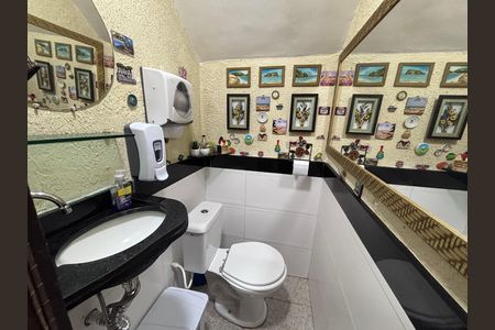 Casa de condomínio à venda com 135m², 3 quartos e 2 vagasLavabo