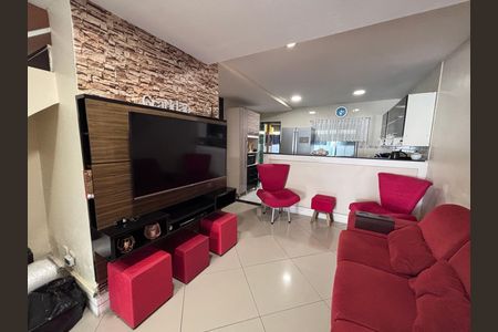 Casa de condomínio à venda com 135m², 3 quartos e 2 vagasSala