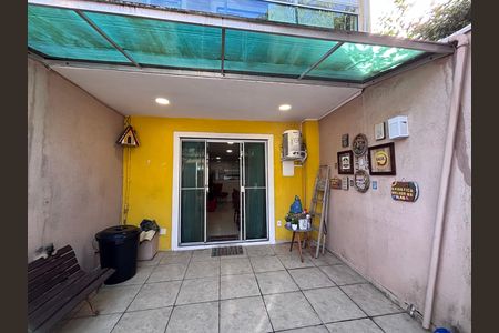 Casa de condomínio à venda com 135m², 3 quartos e 2 vagasÁrea externa