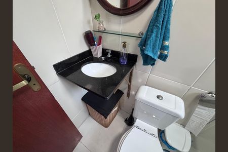 Casa de condomínio à venda com 135m², 3 quartos e 2 vagasBanheiro do Quarto 2