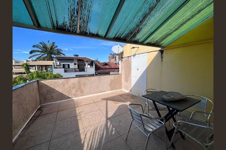 Casa de condomínio à venda com 135m², 3 quartos e 2 vagasÁrea externa