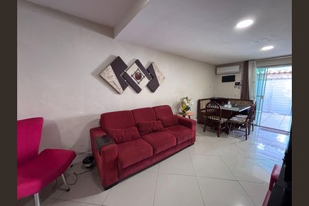 Casa de condomínio à venda com 135m², 3 quartos e 2 vagasSala