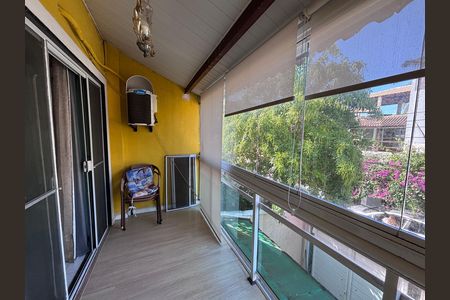 Casa de condomínio à venda com 135m², 3 quartos e 2 vagasVaranda