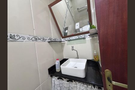 Casa de condomínio à venda com 135m², 3 quartos e 2 vagasBanheiro do Quarto 1