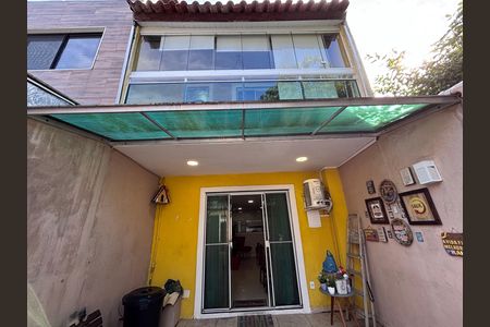Casa de condomínio à venda com 135m², 3 quartos e 2 vagasÁrea externa