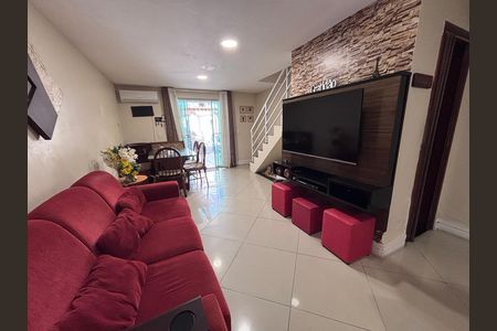 Casa de condomínio à venda com 135m², 3 quartos e 2 vagasSala