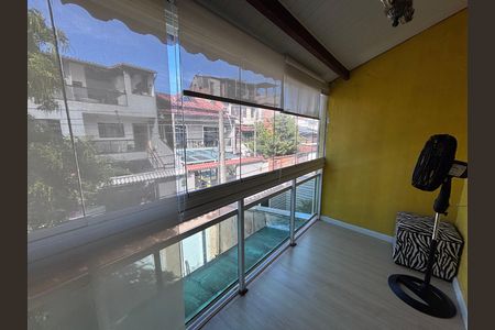 Casa de condomínio à venda com 135m², 3 quartos e 2 vagasVaranda