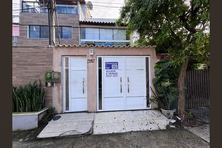 Casa de condomínio à venda com 135m², 3 quartos e 2 vagasFachada