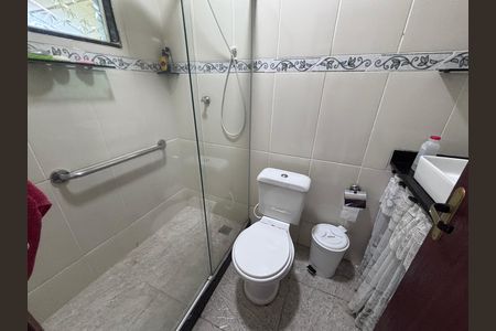 Casa de condomínio à venda com 135m², 3 quartos e 2 vagasBanheiro do Quarto 1