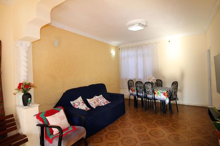Casa à venda com 100m², 3 quartos e 3 vagasSala