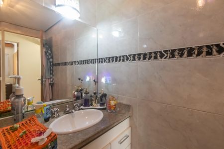 Apartamento à venda com 100m², 4 quartos e 2 vagas Apartamento à venda com 100m², 4 quartos e 2 vagasBanheiro Corredor