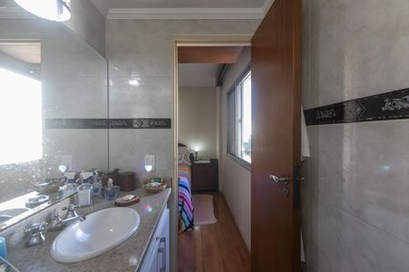 Apartamento à venda com 100m², 4 quartos e 2 vagas Apartamento à venda com 100m², 4 quartos e 2 vagasBanheiro da Suíte