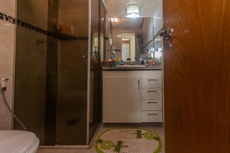 Apartamento à venda com 100m², 4 quartos e 2 vagas Apartamento à venda com 100m², 4 quartos e 2 vagasBanheiro Corredor