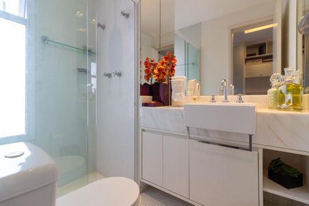 Apartamento para alugar com 80m², 2 quartos e 2 vagas Apartamento para alugar com 80m², 2 quartos e 2 vagasBanheiro da Suíte 1