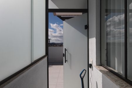 Apartamento à venda com 100m², 2 quartos e 1 vagaÁrea de Serviço