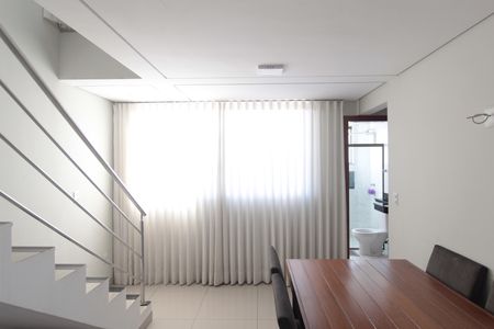 Apartamento à venda com 100m², 2 quartos e 1 vagaSala