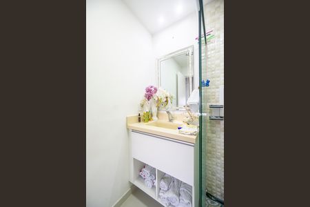 Apartamento à venda com 68m², 2 quartos e 2 vagas Apartamento à venda com 68m², 2 quartos e 2 vagasBanheiro social