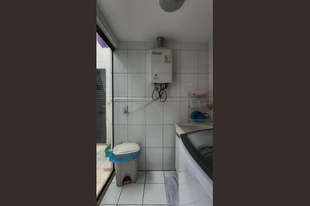 Apartamento à venda com 187m², 3 quartos e 3 vagas Apartamento à venda com 187m², 3 quartos e 3 vagasCozinha e Área de Serviço