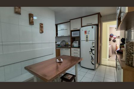 Apartamento à venda com 187m², 3 quartos e 3 vagas Apartamento à venda com 187m², 3 quartos e 3 vagasCozinha e Área de Serviço