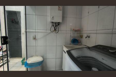 Apartamento à venda com 187m², 3 quartos e 3 vagas Apartamento à venda com 187m², 3 quartos e 3 vagasCozinha e Área de Serviço