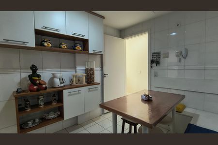 Apartamento à venda com 187m², 3 quartos e 3 vagas Apartamento à venda com 187m², 3 quartos e 3 vagasCozinha e Área de Serviço