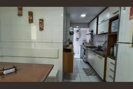 Apartamento à venda com 187m², 3 quartos e 3 vagas Apartamento à venda com 187m², 3 quartos e 3 vagasCozinha e Área de Serviço