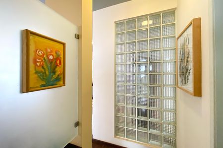Casa à venda com 370m², 4 quartos e 4 vagas Casa à venda com 370m², 4 quartos e 4 vagasCorredor