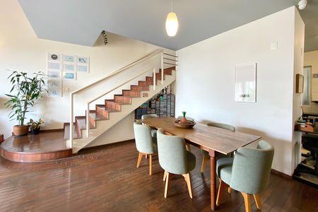 Casa à venda com 370m², 4 quartos e 4 vagas Casa à venda com 370m², 4 quartos e 4 vagasSala de Jantar