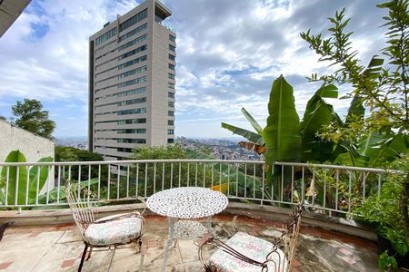 Casa à venda com 370m², 4 quartos e 4 vagas Casa à venda com 370m², 4 quartos e 4 vagasVaranda da Sala