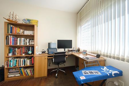 Casa à venda com 370m², 4 quartos e 4 vagas Casa à venda com 370m², 4 quartos e 4 vagasQuarto 4