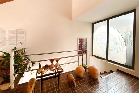 Casa à venda com 370m², 4 quartos e 4 vagas Casa à venda com 370m², 4 quartos e 4 vagasHall escada