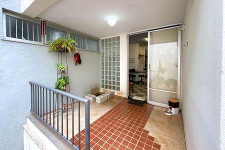 Casa à venda com 370m², 4 quartos e 4 vagas Casa à venda com 370m², 4 quartos e 4 vagasVaranda fundos