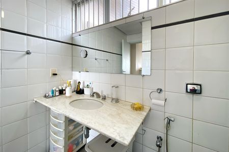 Casa à venda com 370m², 4 quartos e 4 vagas Casa à venda com 370m², 4 quartos e 4 vagasBanheiro da Suíte 1