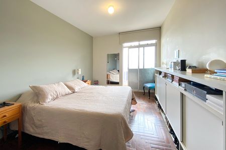 Casa à venda com 370m², 4 quartos e 4 vagas Casa à venda com 370m², 4 quartos e 4 vagasSuite 1