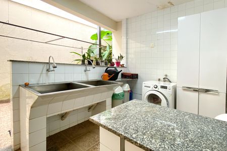 Casa à venda com 370m², 4 quartos e 4 vagas Casa à venda com 370m², 4 quartos e 4 vagasÁrea de Serviço