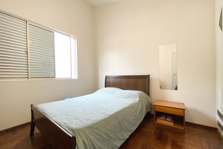 Casa à venda com 370m², 4 quartos e 4 vagas Casa à venda com 370m², 4 quartos e 4 vagasQuarto 2