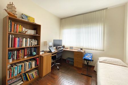 Casa à venda com 370m², 4 quartos e 4 vagas Casa à venda com 370m², 4 quartos e 4 vagasQuarto 4