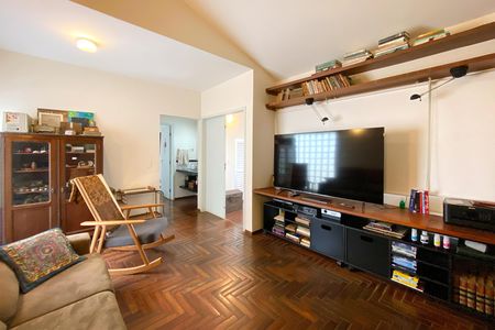 Casa à venda com 370m², 4 quartos e 4 vagas Casa à venda com 370m², 4 quartos e 4 vagasSala de TV