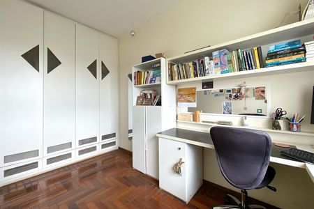 Casa à venda com 370m², 4 quartos e 4 vagas Casa à venda com 370m², 4 quartos e 4 vagasQuarto 3