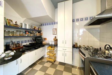 Casa à venda com 370m², 4 quartos e 4 vagas Casa à venda com 370m², 4 quartos e 4 vagasCozinha