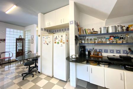 Casa à venda com 370m², 4 quartos e 4 vagas Casa à venda com 370m², 4 quartos e 4 vagasCozinha