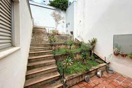 Casa à venda com 370m², 4 quartos e 4 vagas Casa à venda com 370m², 4 quartos e 4 vagasQuintal