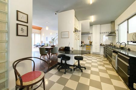 Casa à venda com 370m², 4 quartos e 4 vagas Casa à venda com 370m², 4 quartos e 4 vagasCozinha