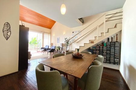 Casa à venda com 370m², 4 quartos e 4 vagas Casa à venda com 370m², 4 quartos e 4 vagasSala de Jantar