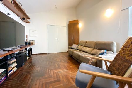 Casa à venda com 370m², 4 quartos e 4 vagas Casa à venda com 370m², 4 quartos e 4 vagasSala de TV