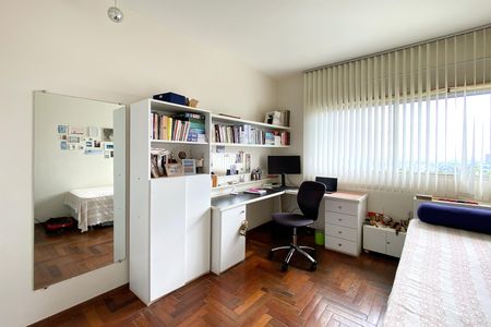 Casa à venda com 370m², 4 quartos e 4 vagas Casa à venda com 370m², 4 quartos e 4 vagasQuarto 3