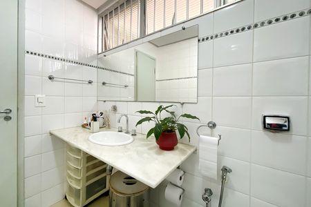 Casa à venda com 370m², 4 quartos e 4 vagas Casa à venda com 370m², 4 quartos e 4 vagasBanheiro
