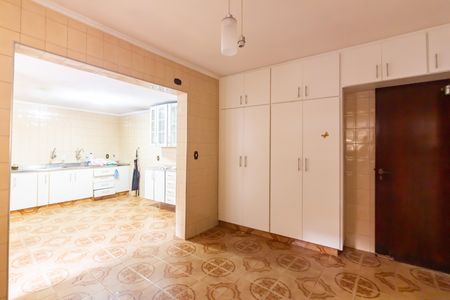 Casa para alugar com 350m², 3 quartos e 2 vagasCozinha 